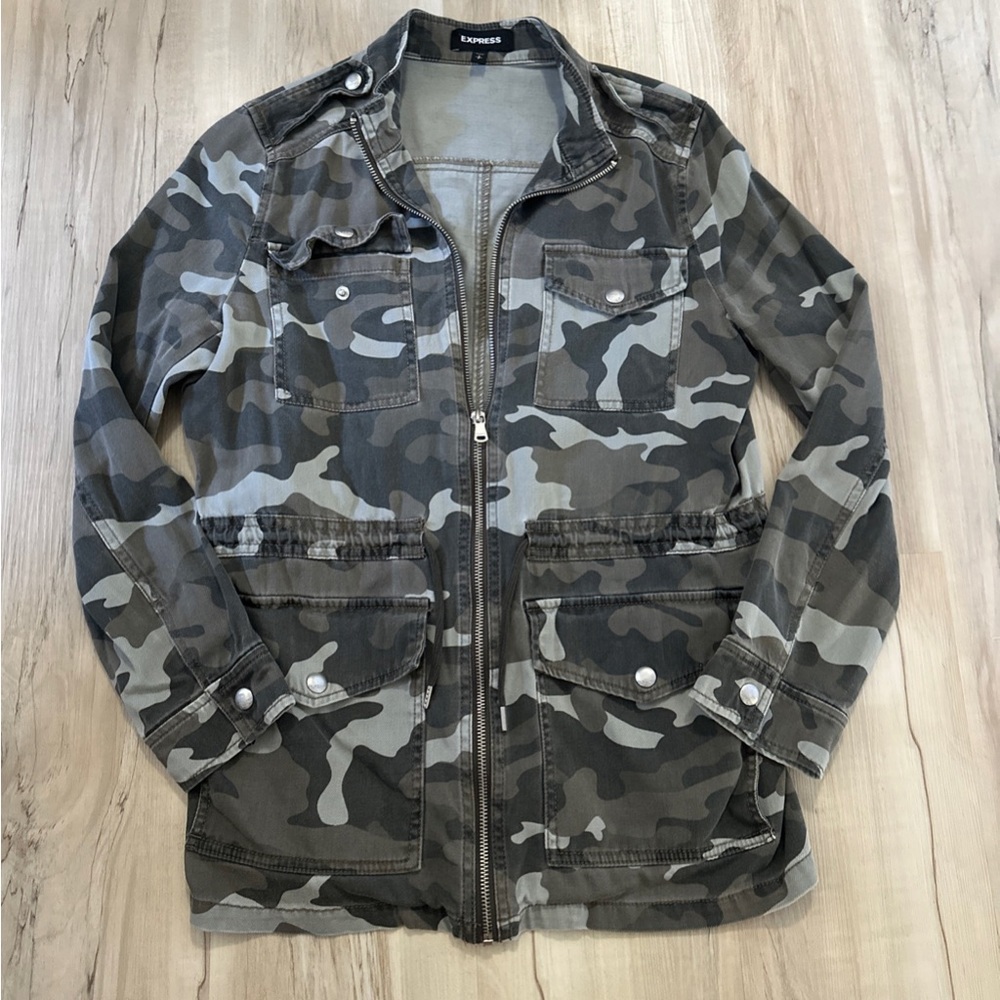 Express women's Anorak Camo Print multiple pocket Jacket! Size small & Petite!!!